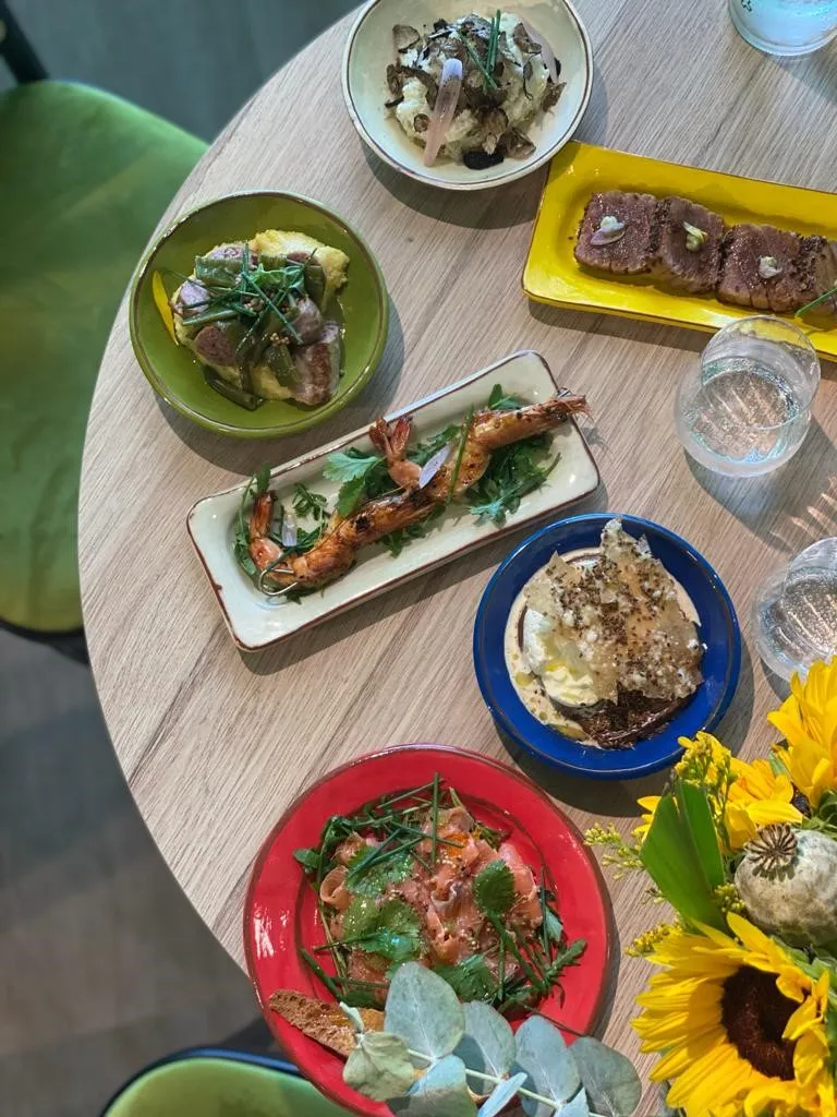 Photo de Maison Yellow - Restaurant & Bar